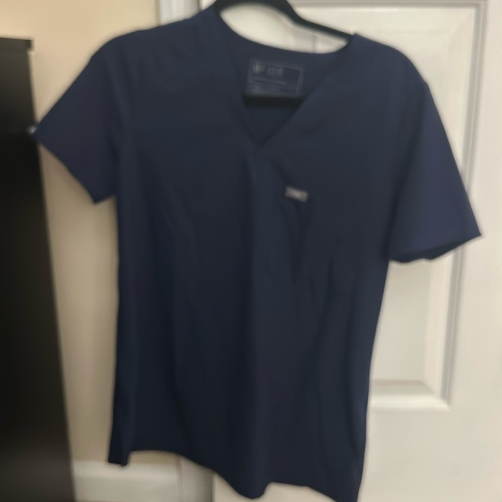 Navy one pocket figs top- small